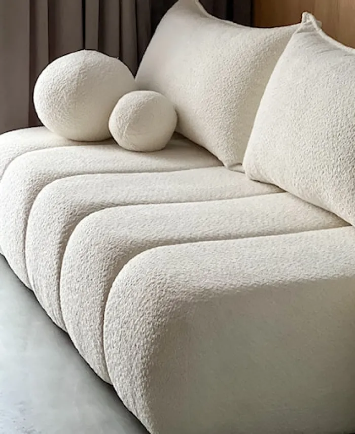 Kanapa trzyosobowa Dandelino Mini z funkcją spania kremowa boucle