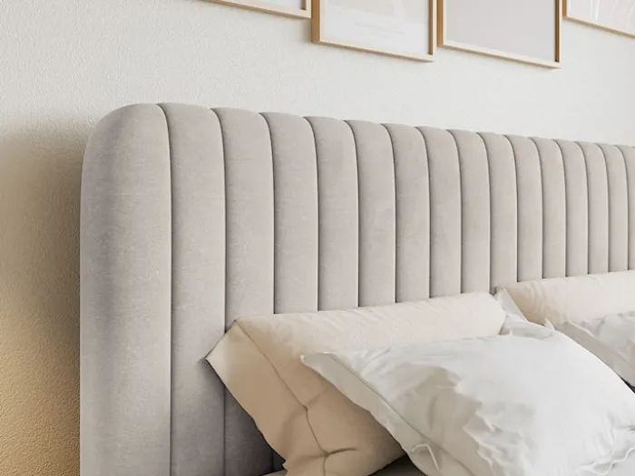 Łóżko kontynentalne 180x200 cm Saliano z pojemnikami i topperem beżowe welur
