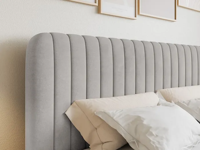 Łóżko kontynentalne 200x200 cm Saliano z pojemnikami i topperem szarobeżowe welur