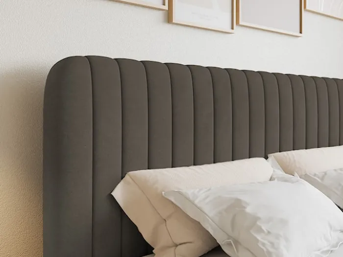 Łóżko kontynentalne 200x200 cm Saliano z pojemnikami i topperem brązowe welur