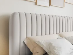 Łóżko kontynentalne 140x200 cm Saliano z pojemnikami i topperem jasnoszare szenil hydrofobowy