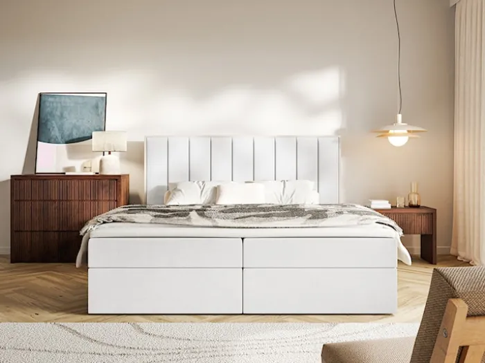 Łóżko kontynentalne 180x200 cm Togents z pojemnikami i topperem białe welur hydrofobowy