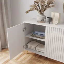 Komoda Bello z lamelowymi frontami 154 cm biała ze złotymi nogami