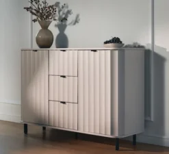 Komoda dwudrzwiowa Novado z trzema szufladami 137 cm kaszmir