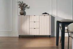 Komoda dwudrzwiowa Novado z trzema szufladami 137 cm kaszmir