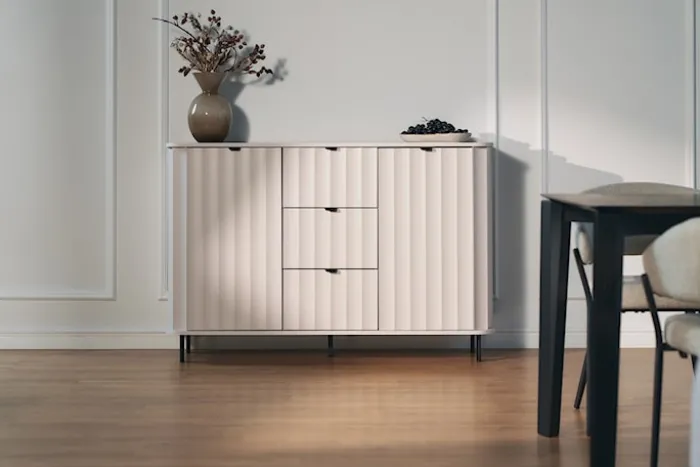 Komoda dwudrzwiowa Novado z trzema szufladami 137 cm kaszmir