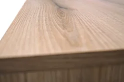 Komoda dwudrzwiowa Osaka z dwiema szufladami i ryflowanymi frontami 100 cm dąb evoke na czarnych nogach
