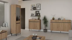 Komoda dwudrzwiowa Osaka z dwiema szufladami i ryflowanymi frontami 100 cm dąb evoke na czarnych nogach