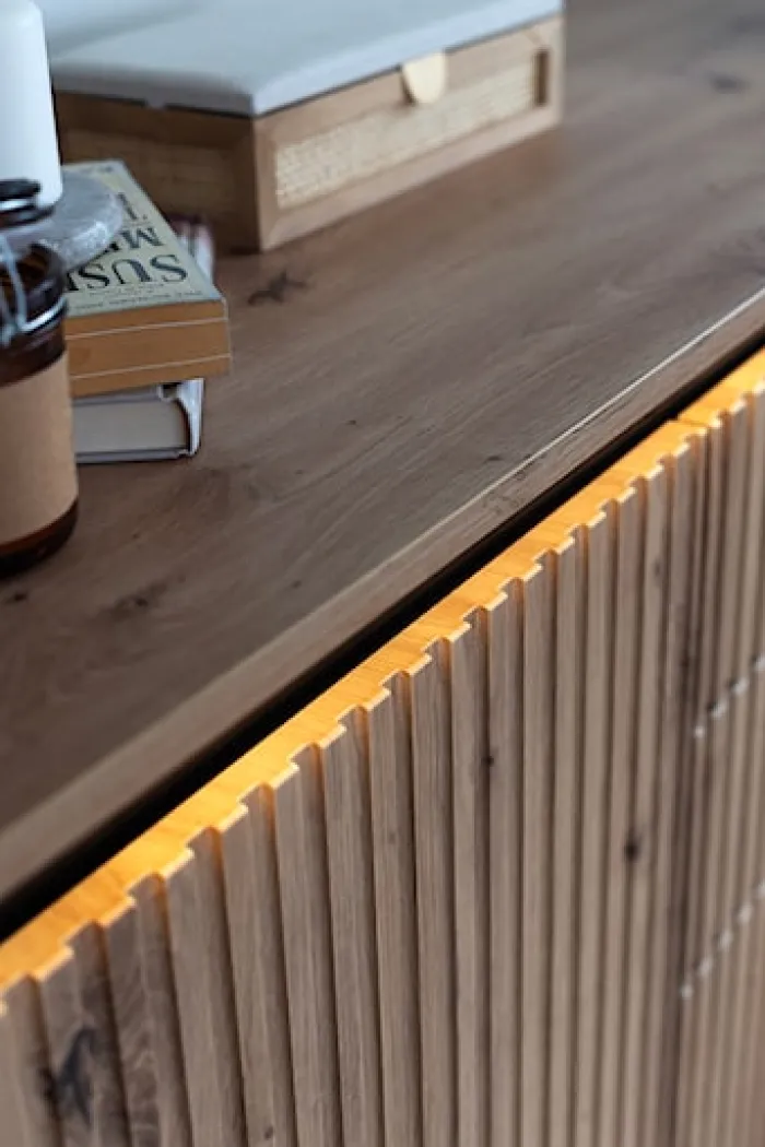 Komoda dwudrzwiowa Trend 166 cm z trzema szufladami z LED Dąb artisan