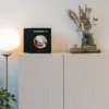 Komoda dwudrzwiowa Veldio z frezowanym frontem 90 cm Szary beż ze złotymi nogami