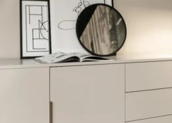 Komoda dwudrzwiowa Viviaro z trzema szufladami 154 cm kaszmir