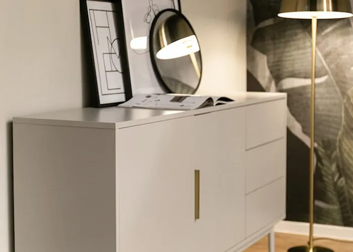 Komoda dwudrzwiowa Viviaro z trzema szufladami 154 cm kaszmir