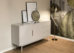 Komoda dwudrzwiowa Viviaro z trzema szufladami 154 cm kaszmir