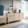 Komoda Favoria dwudrzwiowa z szufladami 158 cm beżowa/jodełka scandi ze złotymi uchwytami
