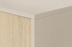 Komoda Favoria z szufladami 106 cm beżowa/jodełka scandi ze złotymi uchwytami