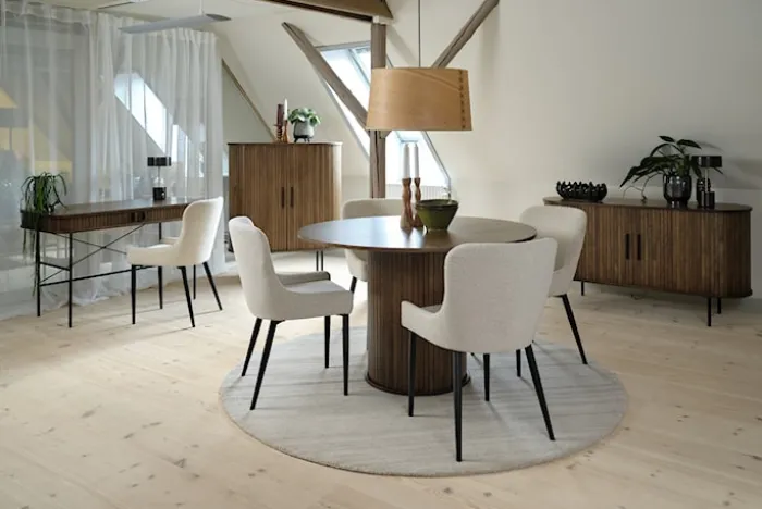 Komoda Gativel 140x76 cm lamele dąb palony