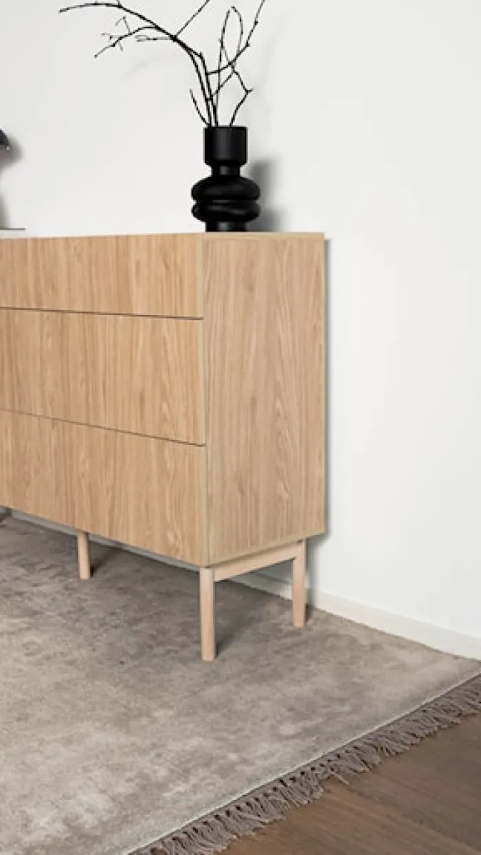 Komoda jednodrzwiowa Nolie z trzema szufladami 140 cm Dąb Olejowany