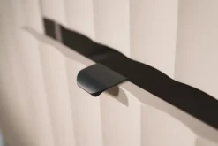 Komoda jednodrzwiowa Novado z trzema szufladami 111 cm kaszmir