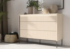 Komoda Trend z sześcioma szufladami i oświetleniem 130 cm ryflowane fronty beż piaskowy / czarny