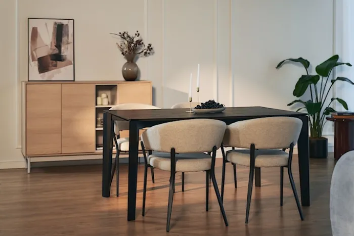 Komoda trzydrzwiowa Layen z trzema wnękami 138 cm dąb lindberg/kaszmir