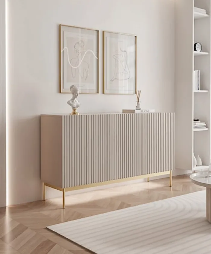 Komoda trzydrzwiowa Linearis z oświetleniem LED 138 cm kaszmir na złotych nóżkach