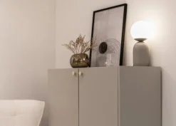 Komoda wysoka Divenos dwudrzwiowa 93 cm Szary beż