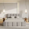 Łóżko tapicerowane 180x200 cm Cloudy z pojemnikiem jasnoszare welur hydrofobowy łatwoczyszczący stelaż metalowy