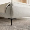 Łóżko tapicerowane 140x200 cm Ovalle z pojemnikiem stelaż metalowy szarobeżowe plecionka hydrofobowa nóżki czarne
