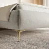 Łóżko tapicerowane 160x200 cm Ovalle z pojemnikiem stelaż metalowy szarobeżowe plecionka hydrofobowa nóżki złote