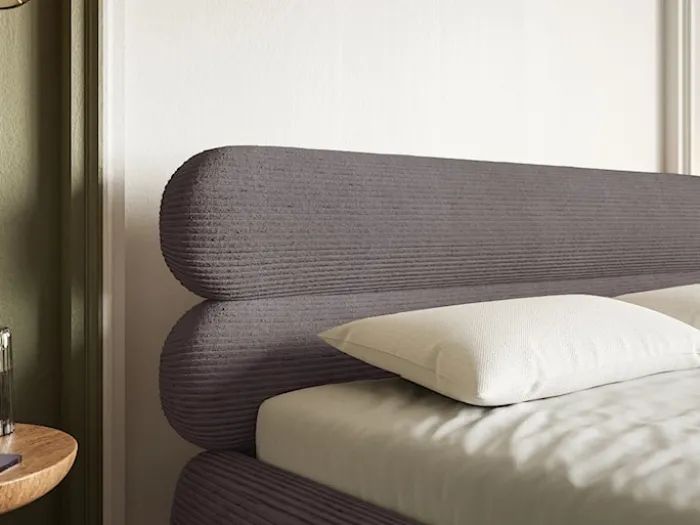 Łóżko tapicerowane 180x200 cm Roule Cord z pojemnikiem stelaż metalowy brązowe sztruks nóżki złote