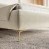 Łóżko tapicerowane 140x200 cm Roule z pojemnikiem stelaż metalowy kremowe welur hydrofobowy nóżki złote