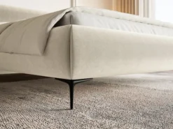 Łóżko tapicerowane 140x200 cm Roule z pojemnikiem stelaż metalowy kremowe welur hydrofobowy nóżki czarne