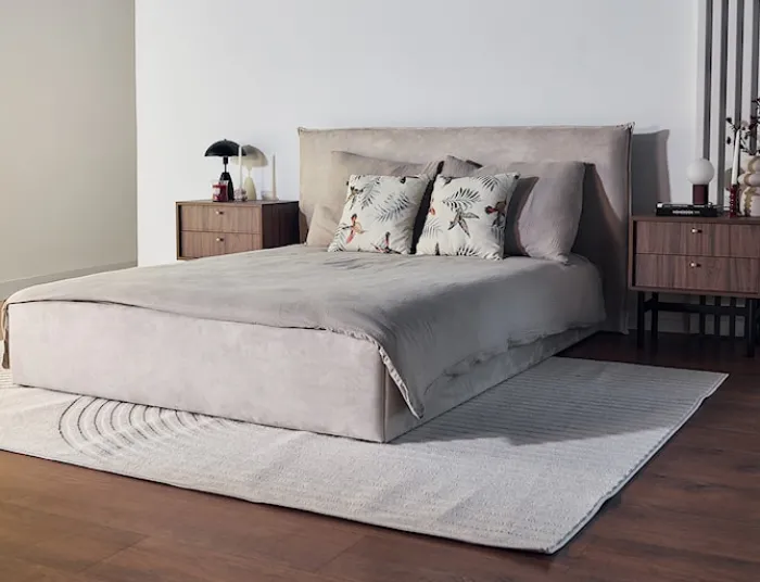 Łóżko tapicerowane 160x200 cm Softie z pojemnikiem beżowe welur hydrofobowy stelaż metalowy