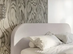 Łóżko tapicerowane 200x200 cm Umike z pojemnikiem szarobeżowe welur hydrofobowy