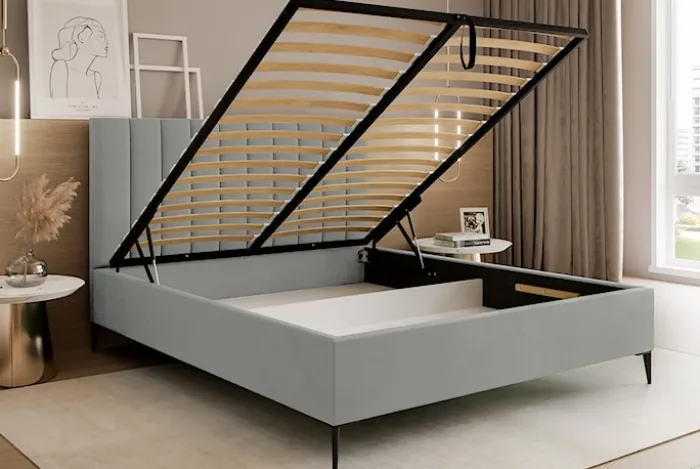 Łóżko tapicerowane 140x200 cm Veloro z pojemnikiem jasnoszare welur stelaż metalowy na wysokich nóżkach