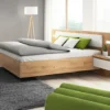 Łóżko ze stelażem Grejs 160x200 cm ze stolikami nocnymi i oświetleniem dąb craft złoty / białe