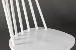 Krzesło drewniane Mowelly patyczak zwężane oparcie białe