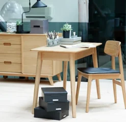 Krzesło drewniane Sunfirs czarne siedzisko