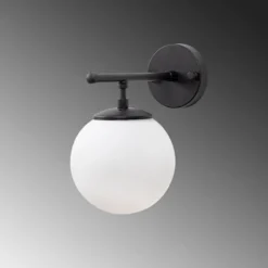 Lampa ścienna Blunces czarna/ mleczny klosz