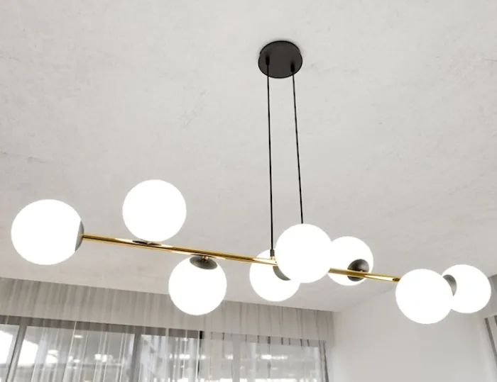 Lampa wisząca Bestalles czarno-złota z białymi kloszami x8