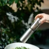 Młynek do soli i pieprzu Soho srebrny grawitacyjny