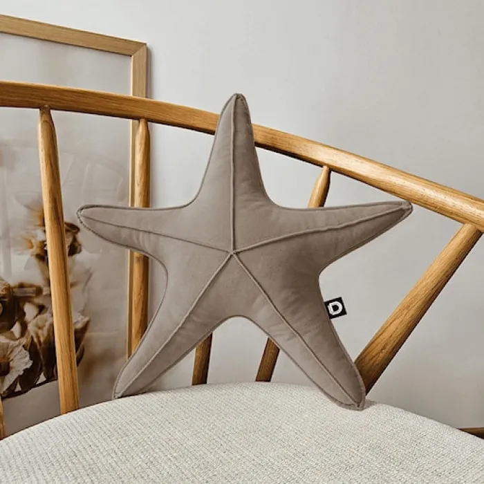 Poduszka dekoracyjna Velvet 43 cm rozgwiazda jasny brąz