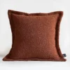 Poszewka Boucle z dekoracyjnym rantem 40x40 cm rdzawobrązowa