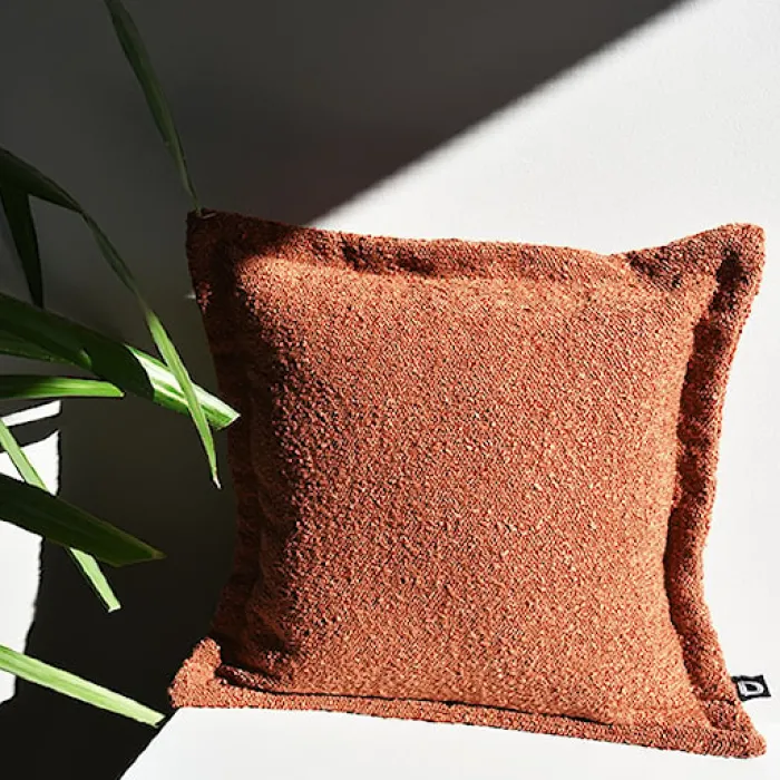 Poszewka Boucle z dekoracyjnym rantem 40x40 cm rdzawobrązowa