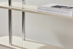 Regał Talren 120 cm z czterema półkami kremowy z chromowaną ramą