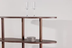 Regał Vorenne 105 cm z czterema półkami orzech