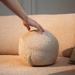 Sofa trzyosobowa Balme jasnobeżowa boucle