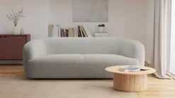 Sofa trzyosobowa Sabanitas jasnoszara w tkaninie boucle