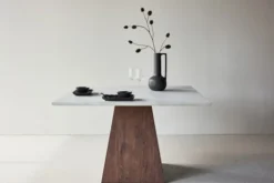 Stół do jadalni Elvarre 120x120 cm jasnoszary kamień z podstawą orzech