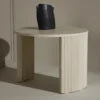 Stolik kawowy Comitty okrągły 60 cm dąb bielony z ryflowaną podstawą